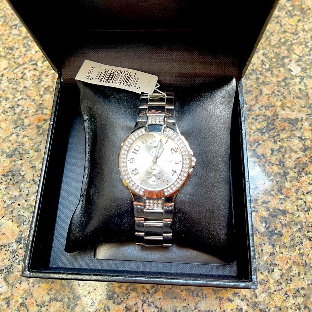 Guess watch NIB